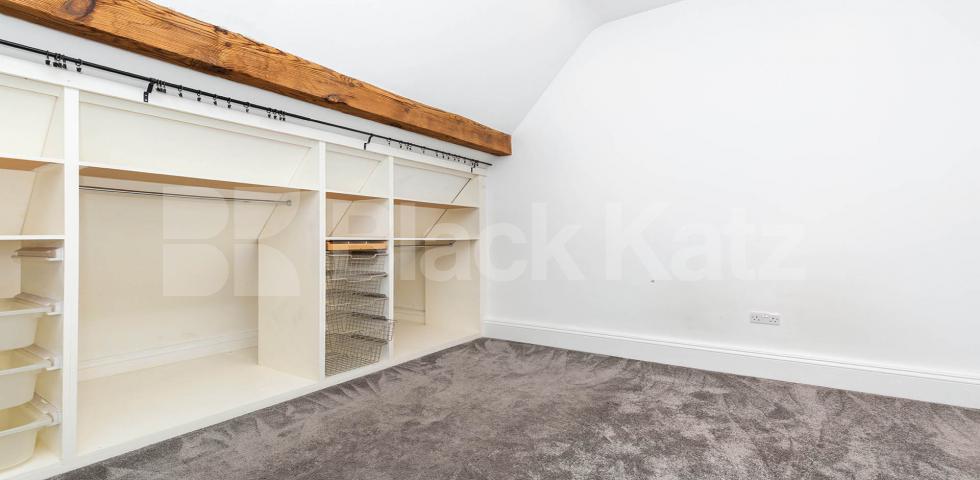 			VIRTUAL TOUR AVAILABLE!, 1 Bedroom, 1 bath, 1 reception Maisonette			 Ritson Road, DALSTON N1